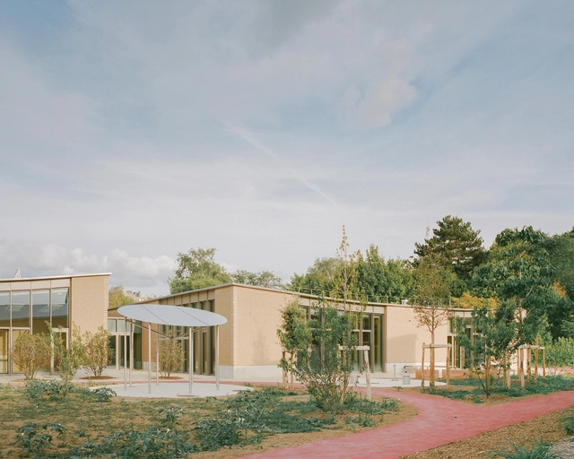 Parc des Loges - Childhood and Sports Center / HEMAA - Elementary & Middle School