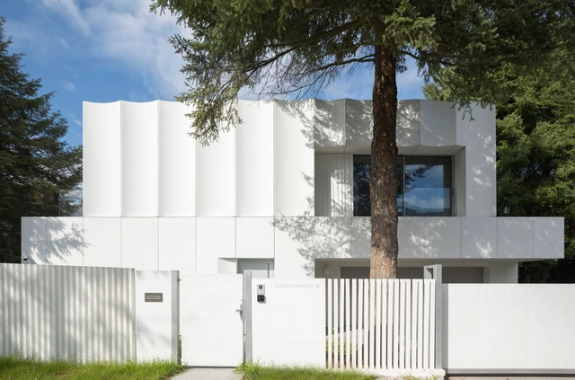 House in White / UCEES - Exterior Photography, Houses