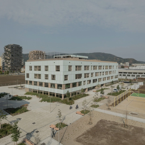 AHS Reininghaus Escuela Secundaria / j-c-k - Fotografía exterior, Casas