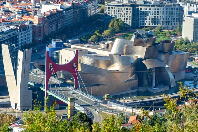 Tracing Frank Gehry’s Architectural Legacy Through His Most Influential Works - Featured Image
