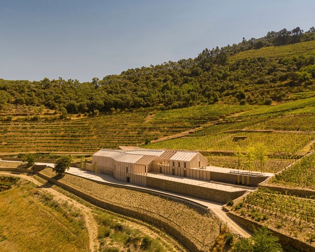 Adega da Quinta de Adorigo / Atelier Sergio Rebelo - Vinícola